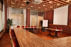 <p>Transformable meeting room with big windows for max. 25 persons, or party room for max. 42 persons.</p>